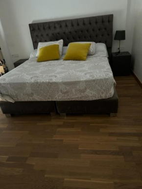 Appartement te Tanger met 3 slaapkers, living, 2 badkamers, 3 toiletten, open keuken, terras en een garage in een hele rustige plaats .
